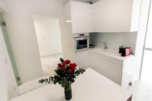 Aria Apartments 100 M From The Beach