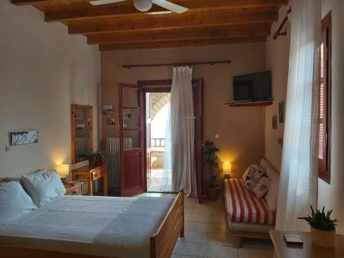 Almyra Apt In Mani
