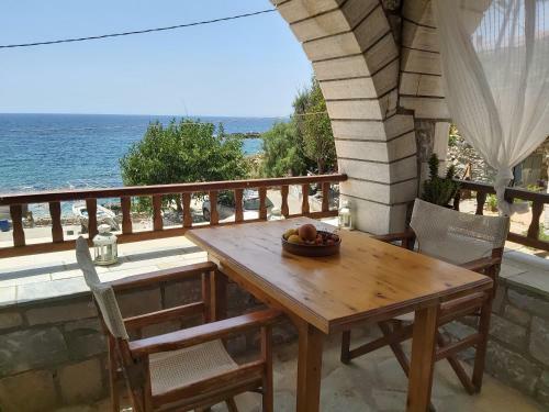 Almyra Apt In Mani