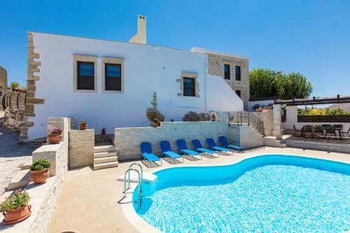 Villa Penthe Manor House, Rustic Secret Retreat!