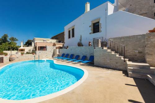 Villa Penthe Manor House, Rustic Secret Retreat!