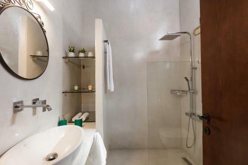 Villa Penthe Manor House, Rustic Secret Retreat!