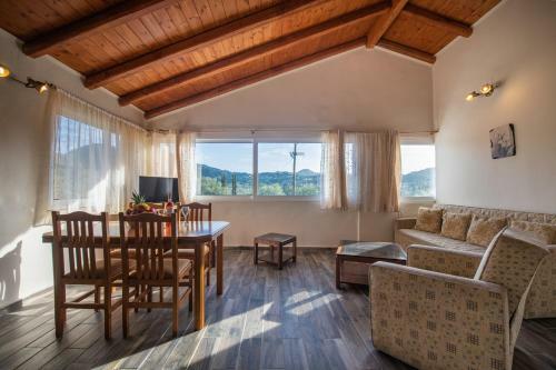 Villa Stelios Stone House Sinarades