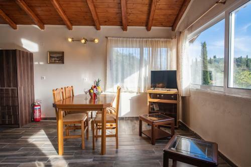 Villa Stelios Stone House Sinarades