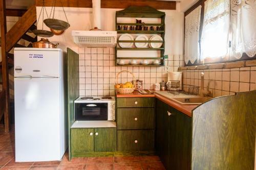 Eros Pittoresque Retreats - Perfect Location, Panoramic Seaview