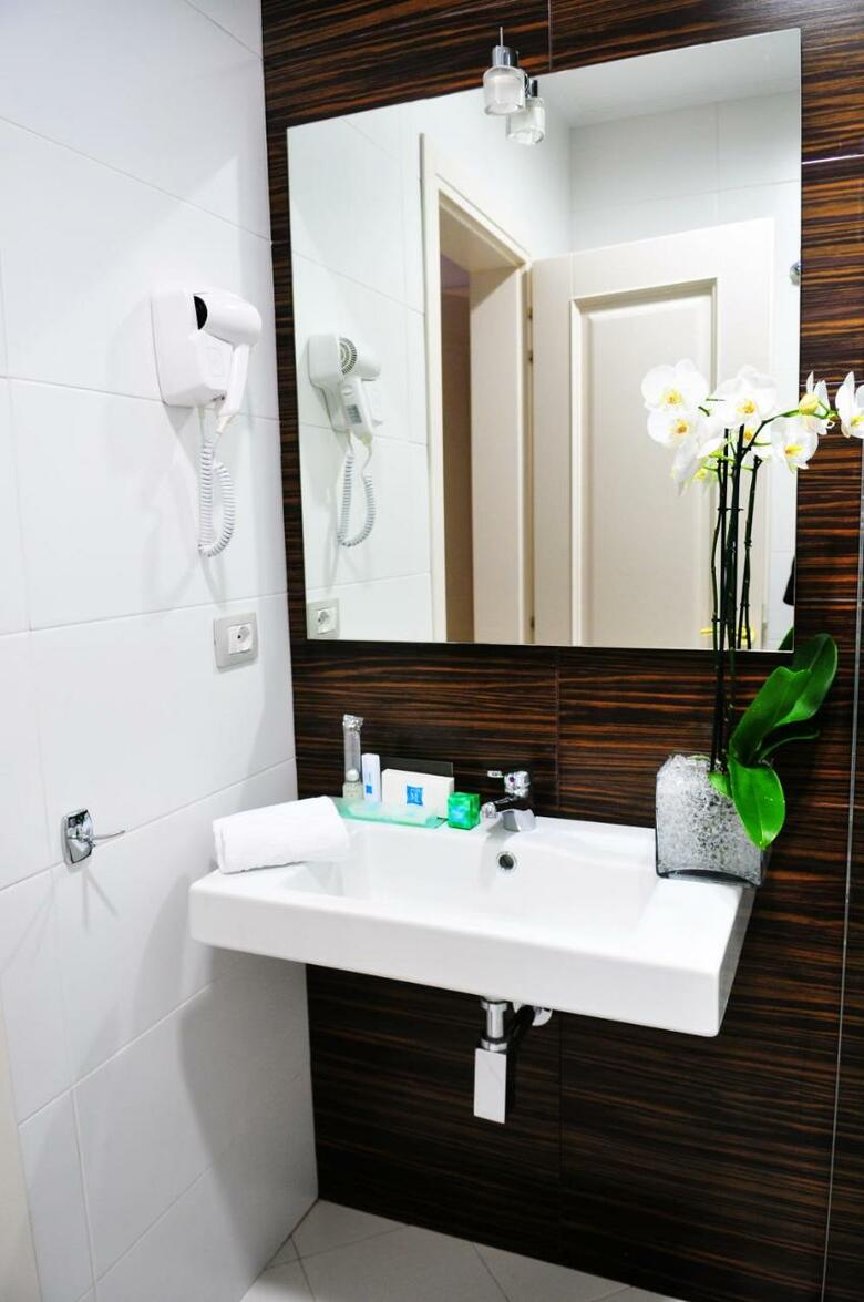 Golden City Hotel