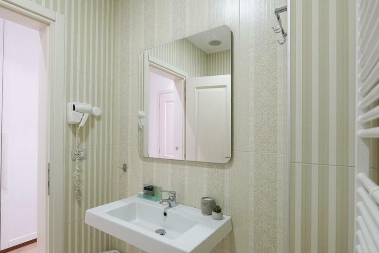 Golden City Hotel