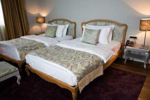 Diplomat Hy Hotel