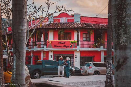 Hotel Camino Maya