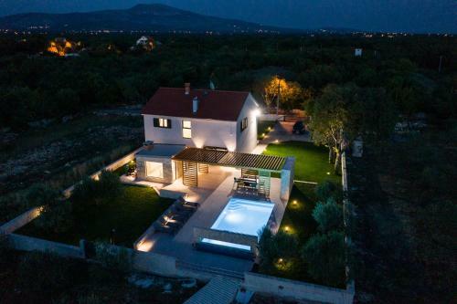 Villa Unikat With Pool And Sauna