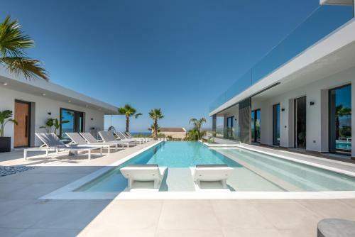 Villa Lydia I Superb Views, Two Pools, Next To The City