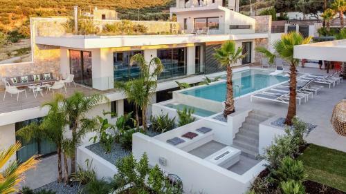 Villa Lydia I Superb Views, Two Pools, Next To The City