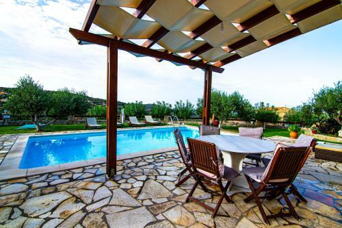 Traditional Private Villa With Pool