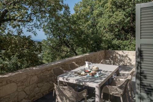 Velanis ?ouse, Style Into Nature - Secluded