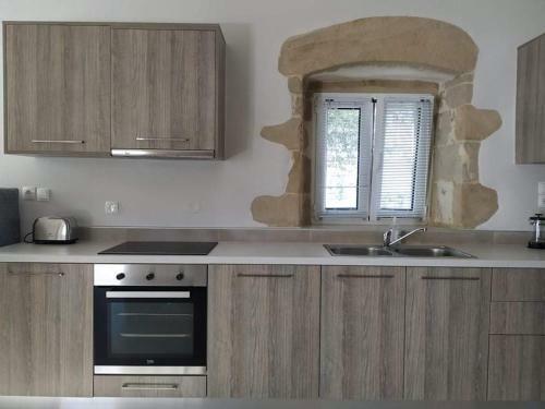 Kamara Bridge House, Spacious 1-bedroom Quiet Retreat