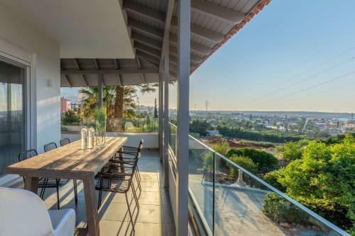 Queens Gem Luxury Villa - Private Heated Jacuzzi - Pool To Be Open