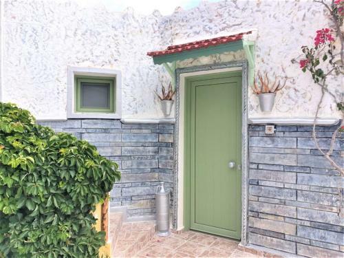 Hostal Room In Studio - Senior Citizen Suite In Blue