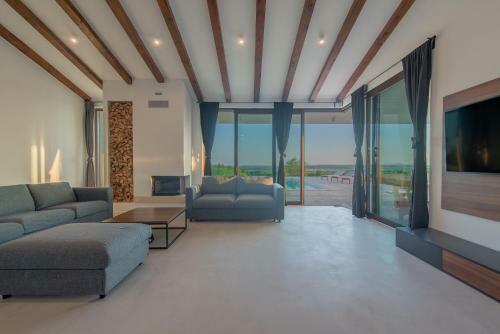 Villa T