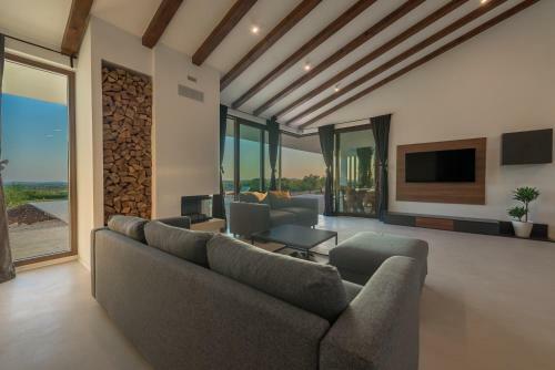 Villa T