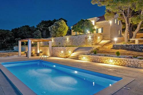 Luxury Villa Castello Di Pietra With Private Pool