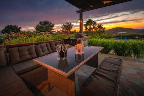 Villa Elia With Pool And Sea Views