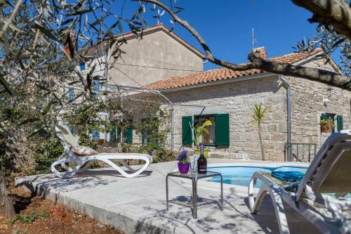 Apartamentos Holiday Home Jurko