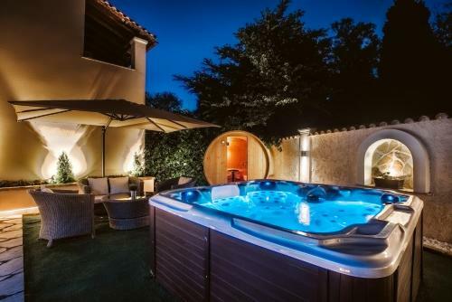 Villa Butterfly - Heated Private Pool & Jacuzzi