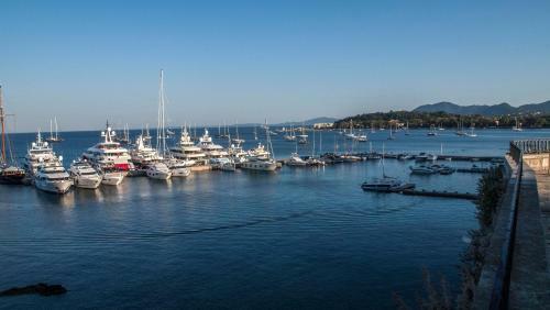 Ideally Situated Corfu Old Town Apartment