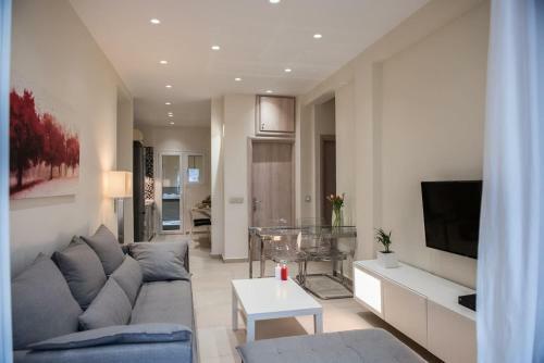 Ammos Elegant Luxury Apartment By Hotelius