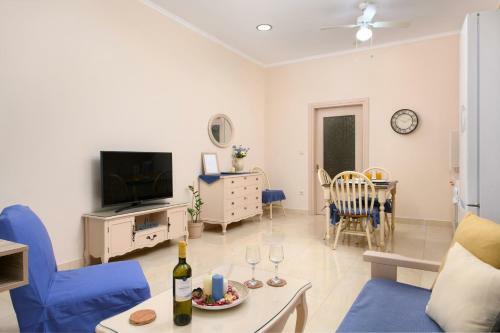 Nostalgia Corfu Town Apartments By Hotelius