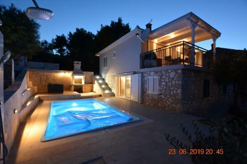 Sealodge Solta - Luxe Villa, Private Pool & Mooring