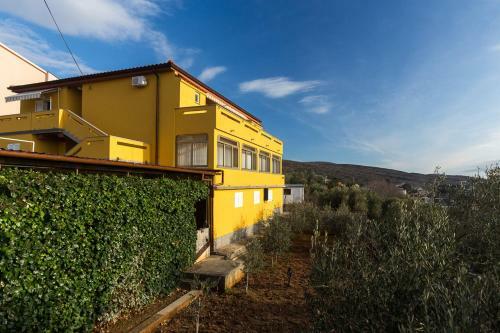 Hostal The Manzoni Family 1