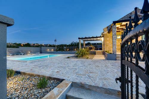 Stonehouse Milan