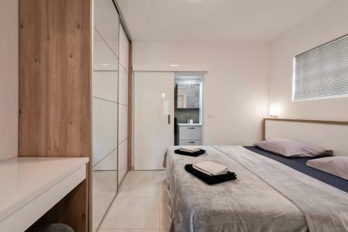 Apartment White Pearl