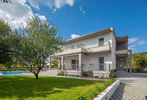 Villa Dali - Luxury Holiday House In Relaxing Area