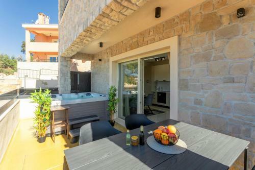 Teona Luxury Apartment With Jacuzzi And Terrace Sea View