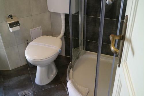 Studio Apartments & Rooms Lela