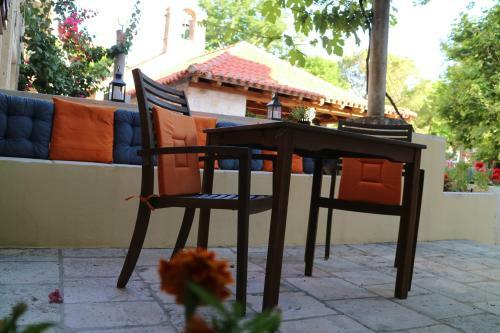 Studio Apartments & Rooms Lela
