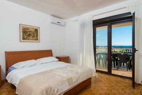 Apartamentos Big House For 8