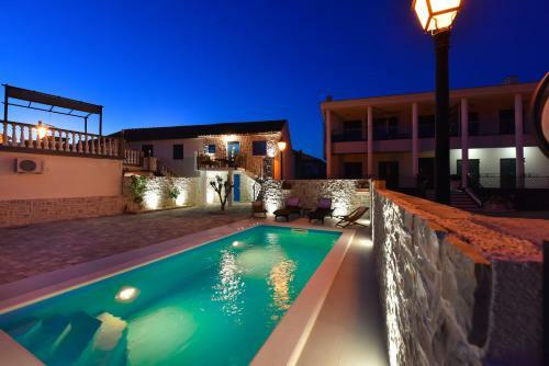 Villa Holiday House Mediterranean Stone With Private Pool