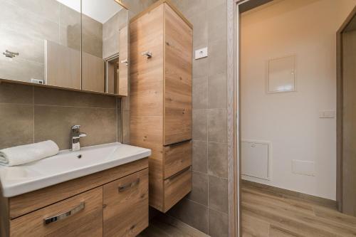 Luxury Villa With Heated Pool, Jacuzzi And Sauna 01