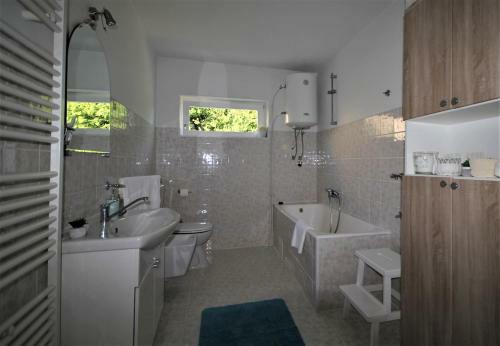 Sunshine Holiday Home