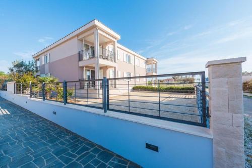 Apartments By The Sea Privlaka, Zadar - 18573