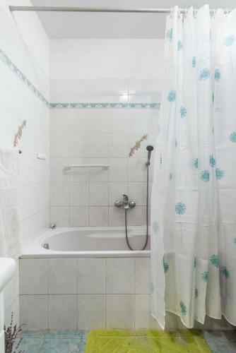 Apartments With A Parking Space Skrljevo, Rijeka - 17116