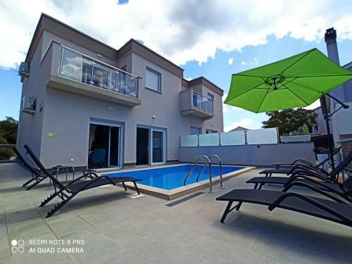 Villa Holiday House "sabine Pink"
