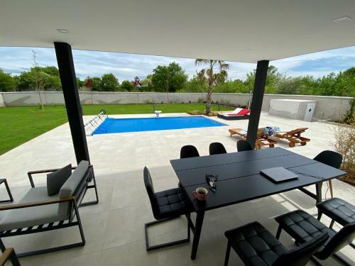 Villa Eni Medulin Sisan Heated Pool