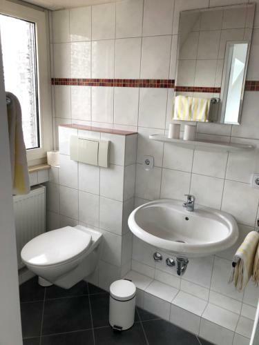 Hostal Wein Und G�stehaus H�ls