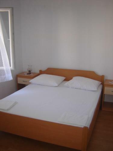 Hostal Apartments Ana