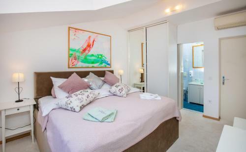 Sea View Apartments & Rooms