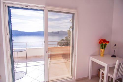 3 Bedroom Beach House With Private Sea Access